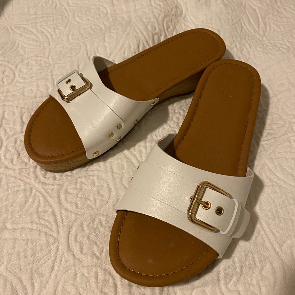Size 9 Universal Thread sandal slides